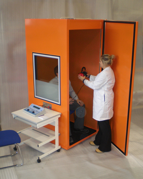 Cabinas audiométricas: qué son y qué elementos tener en cuenta para la elección